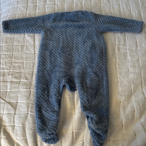8 piece 6-9mo. Cozy Baby Boy Clothes (025) - Picture 5 of 16